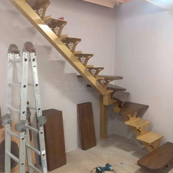 Лестница на металлокаркасе Кассандра