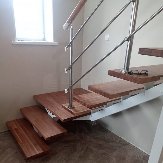 Лестница на металлокаркасе Саванна