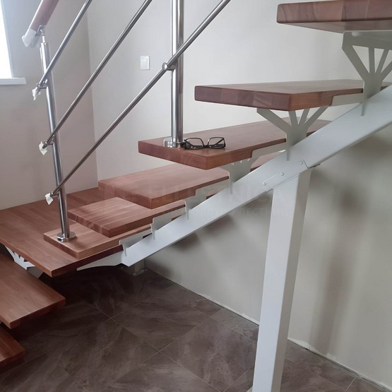 Лестница на металлокаркасе Саванна