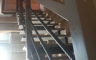Лестница на металлокаркасе Лима