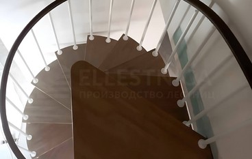 На антресольный этаж