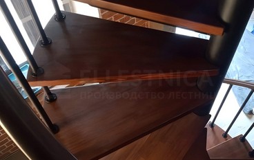 На антресольный этаж